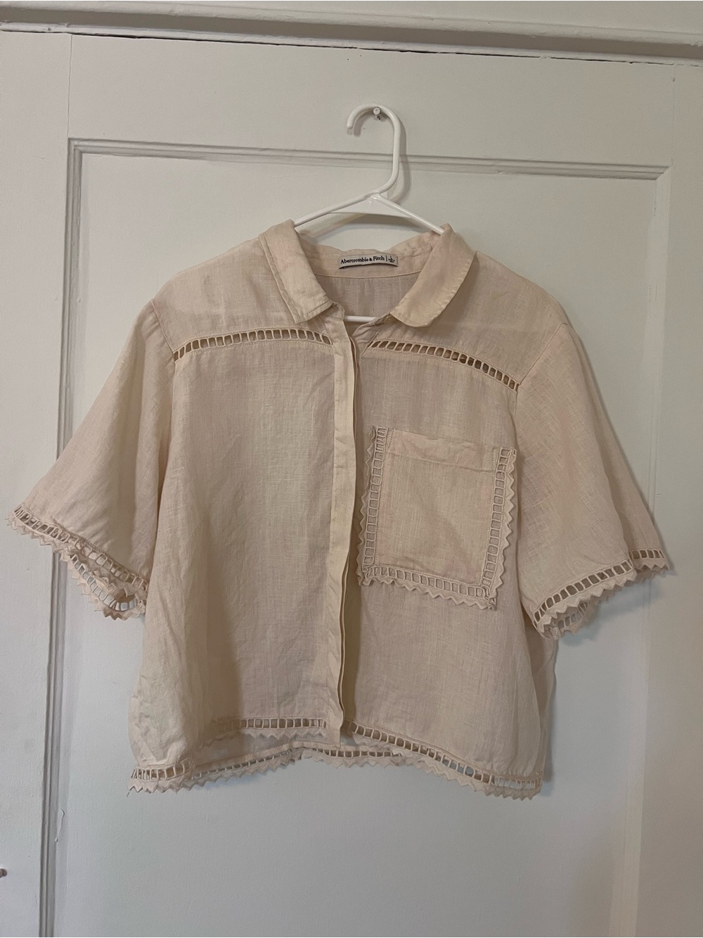 Abercrombie & Fitch Cream Eyelet-Trim Cropped Button-Up Shirt